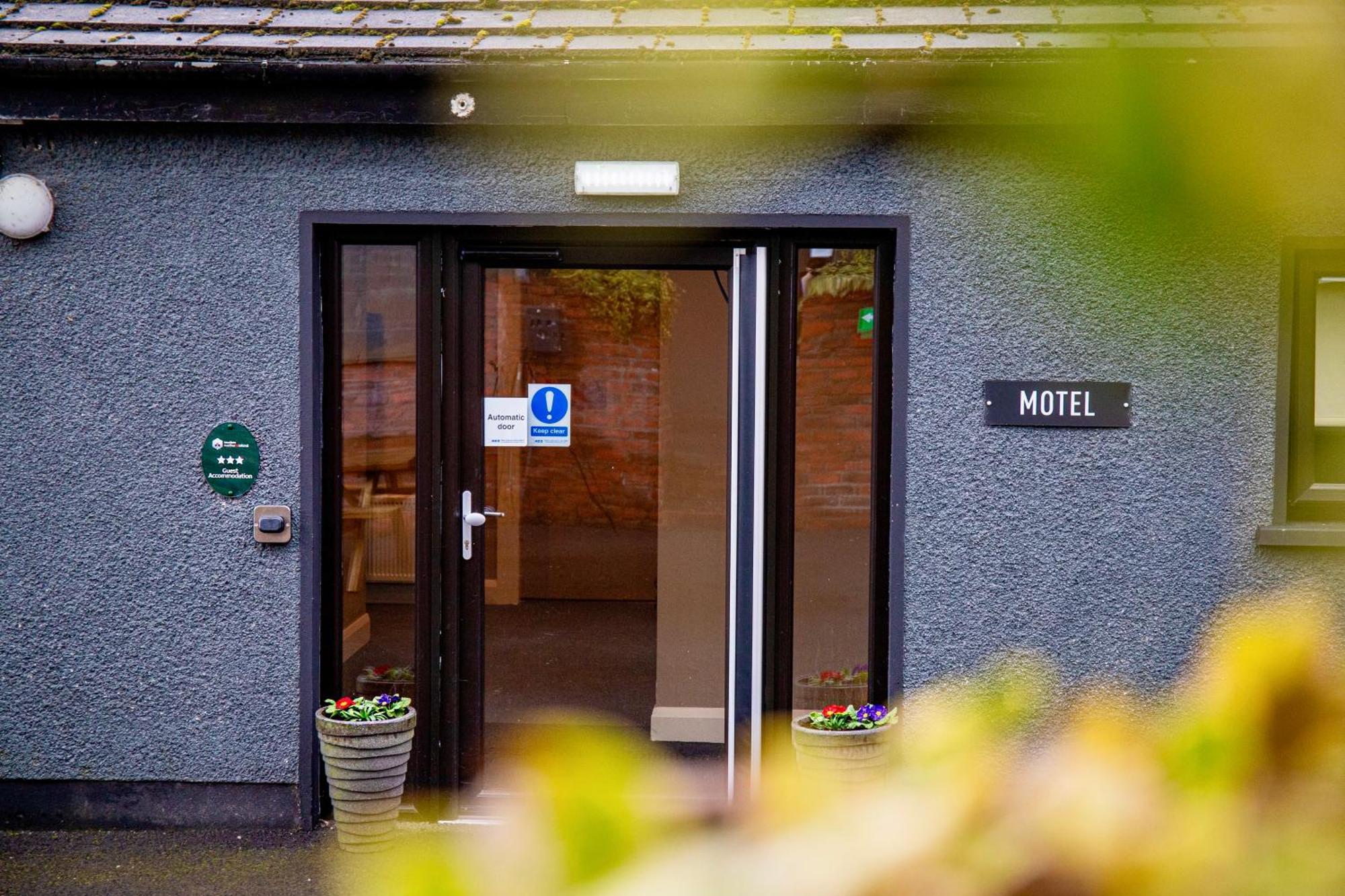 The Enniskillen Hotel And Motel Exterior foto